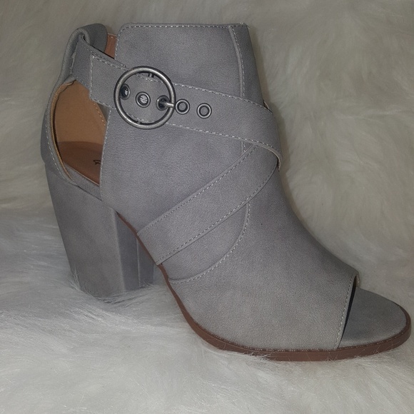 Fisher Ankle Gray Bootie. - Picture 2 of 5